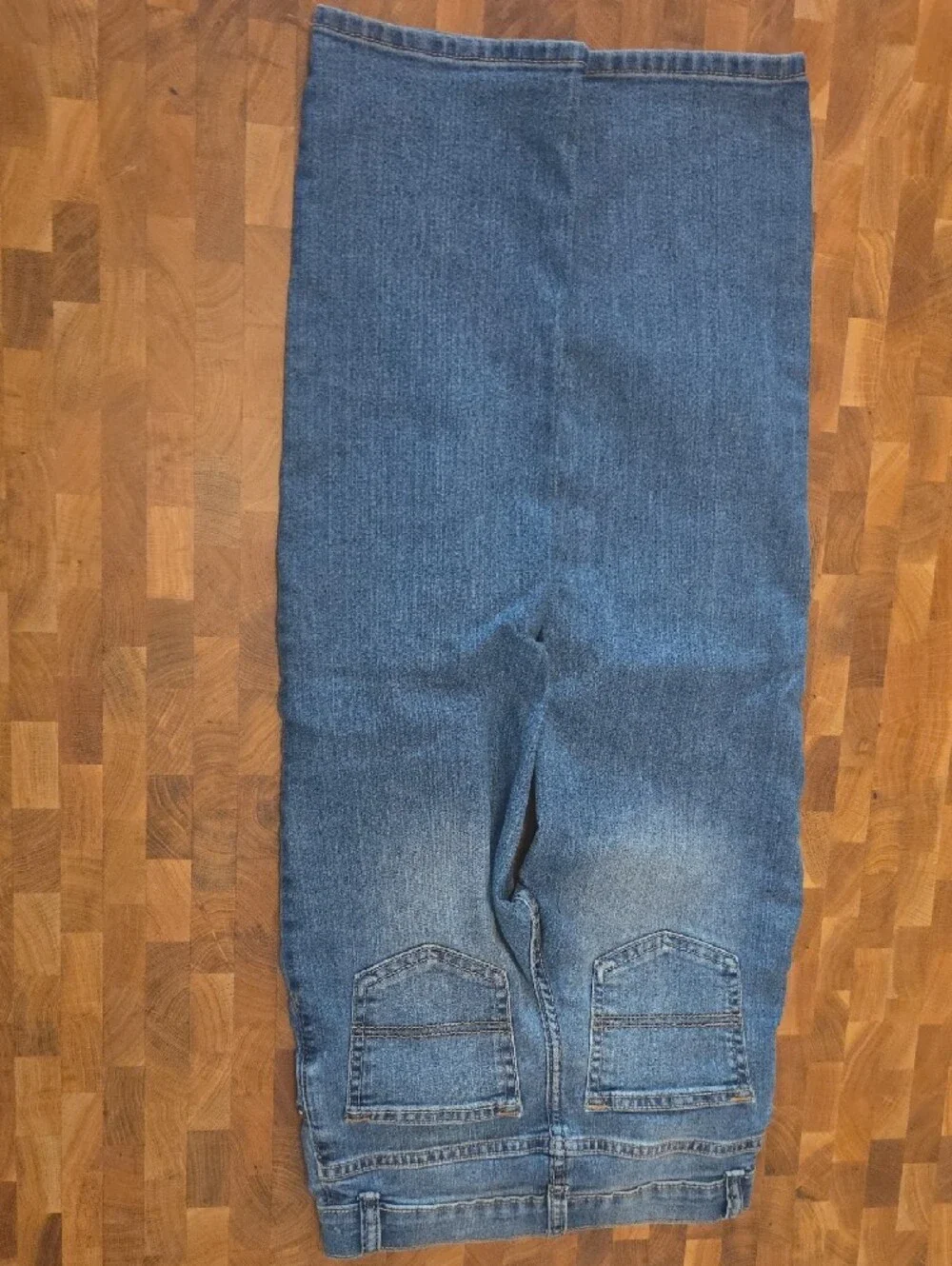 5/ $25 OshKosh B'gosh Medium Blue Relaxed KidsJeans